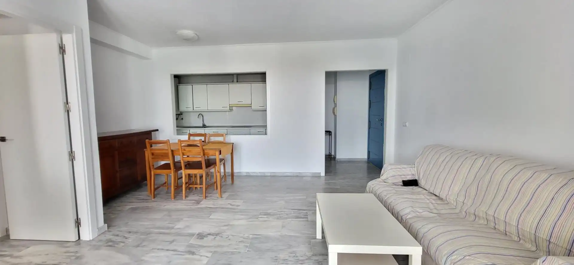 Sala d'estar de Apartament de lloguer en Marbella amb Jardí privat, Terrassa i Moblat