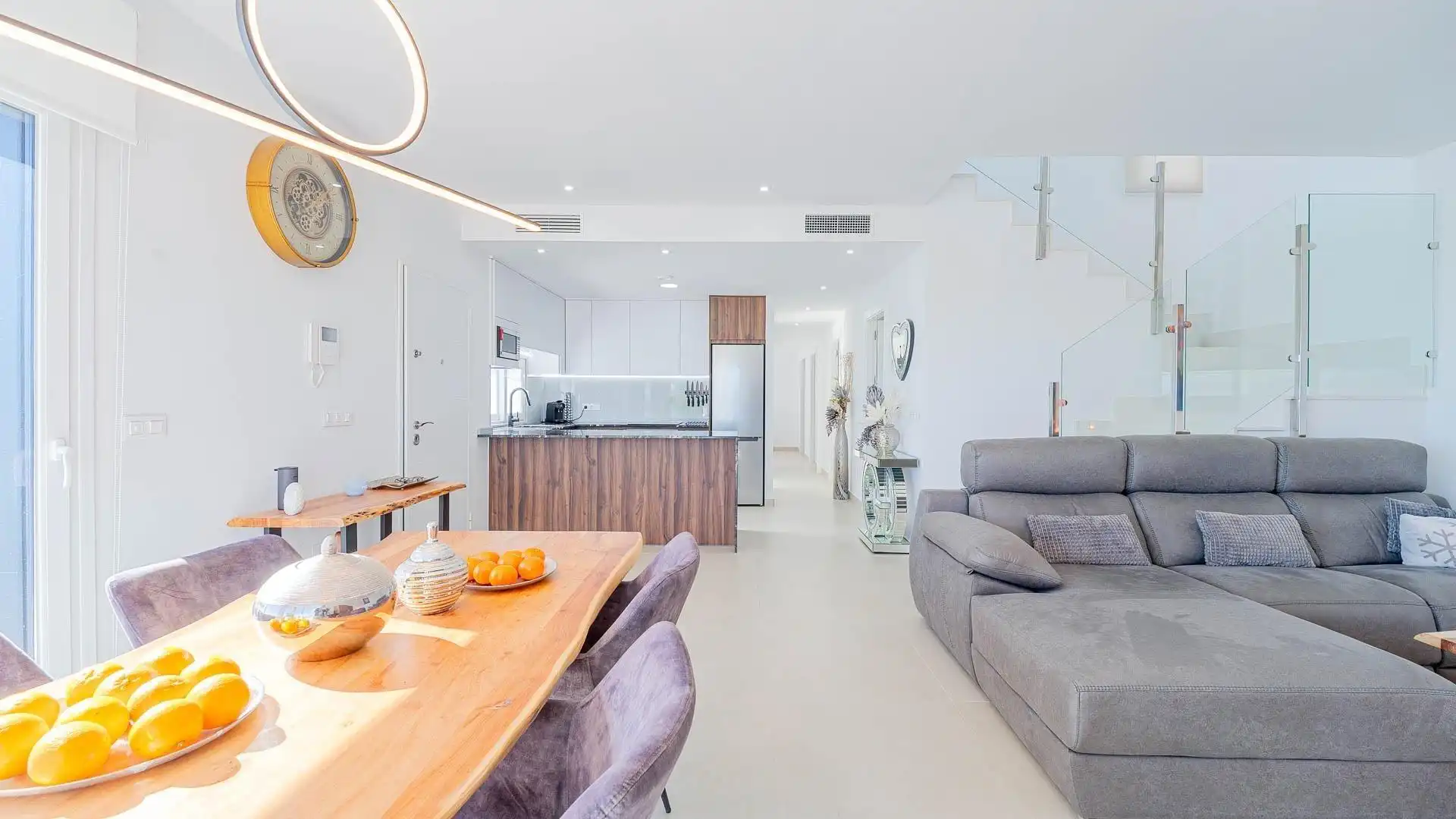 Sala d'estar de Casa o xalet en venda en Orihuela amb Aire condicionat, Jardí privat i Terrassa