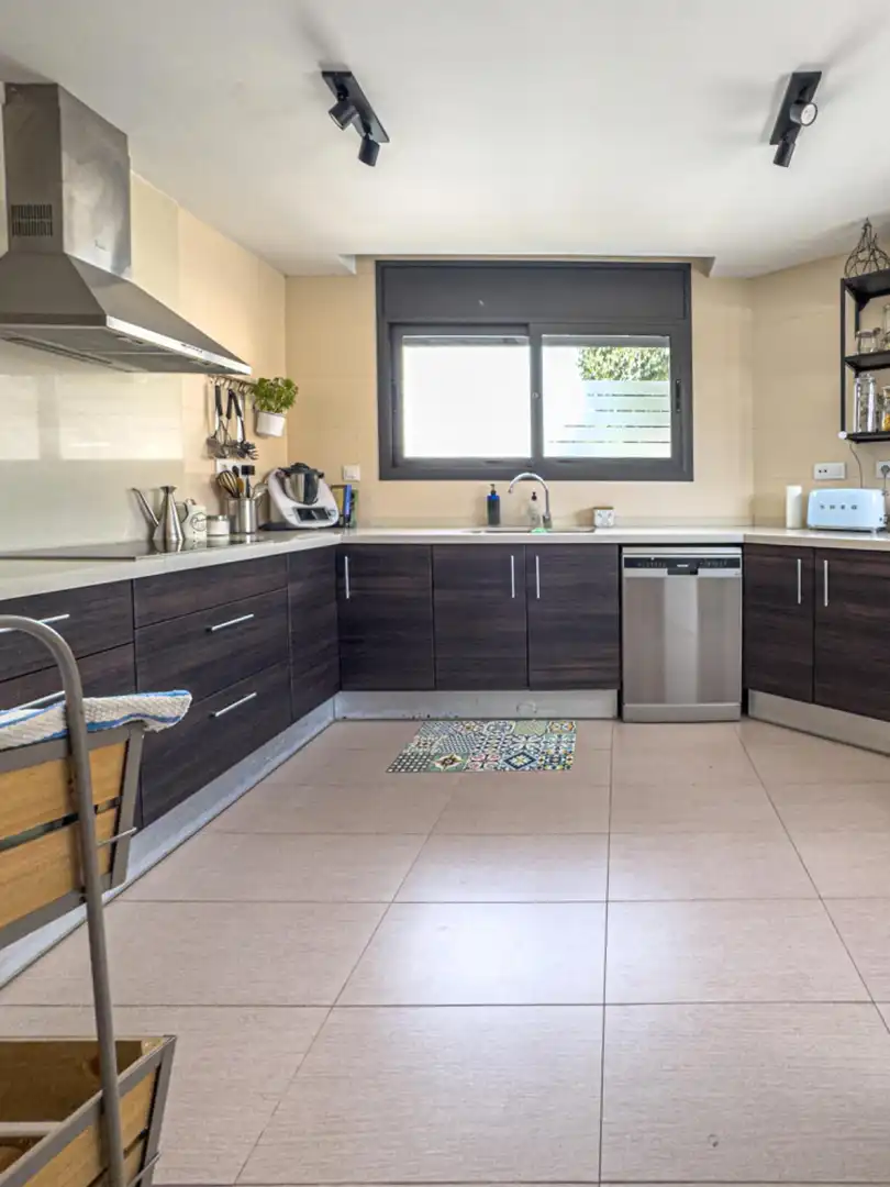 Cocina de Casa adosada en venta en Sant Pere de Ribes con Aire acondicionado, Calefacción y Parquet