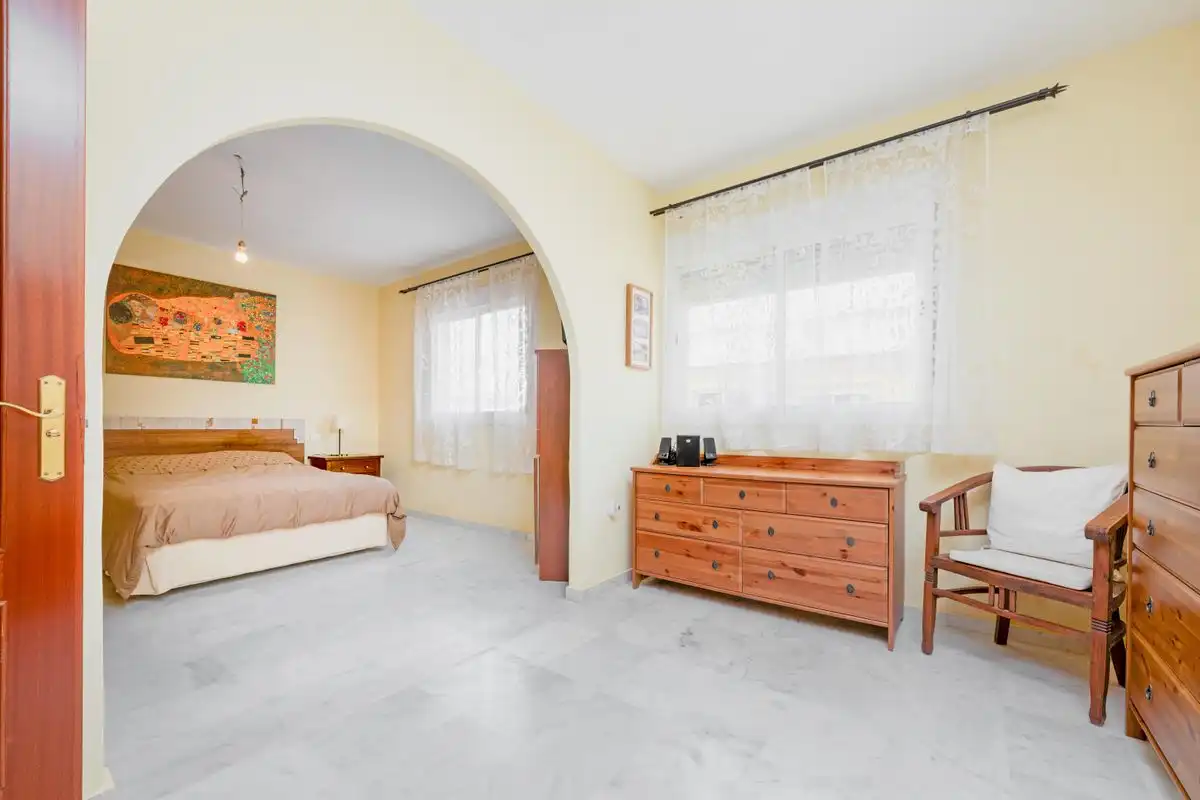 Habitación de Casa adosada en venta en Espartinas con Calefacción y Amueblado