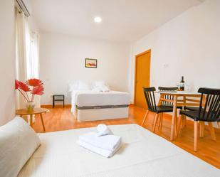 Bedroom of Study to share in  Madrid Capital  with Air Conditioner and Terrace