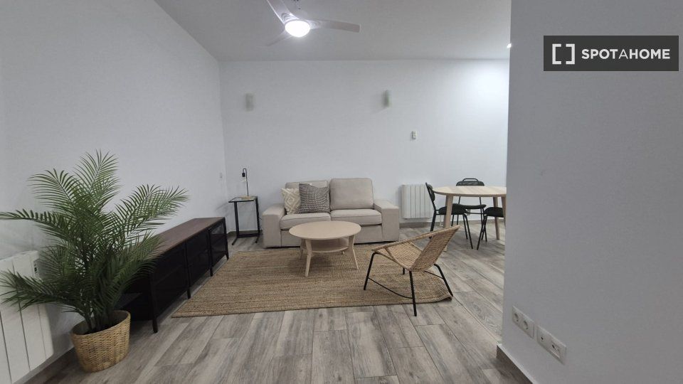 Sala d'estar de Pis de lloguer en  Madrid Capital amb Aire condicionat, Calefacció i Moblat
