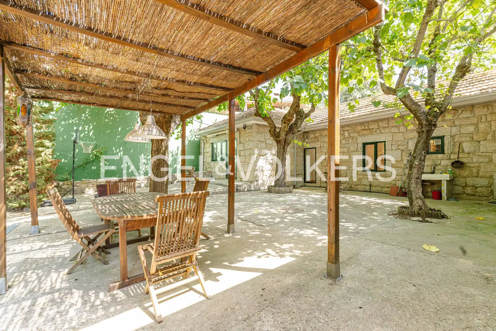 Terrassa de Casa o xalet en venda en Hoyo de Manzanares amb Calefacció, Jardí privat i Terrassa