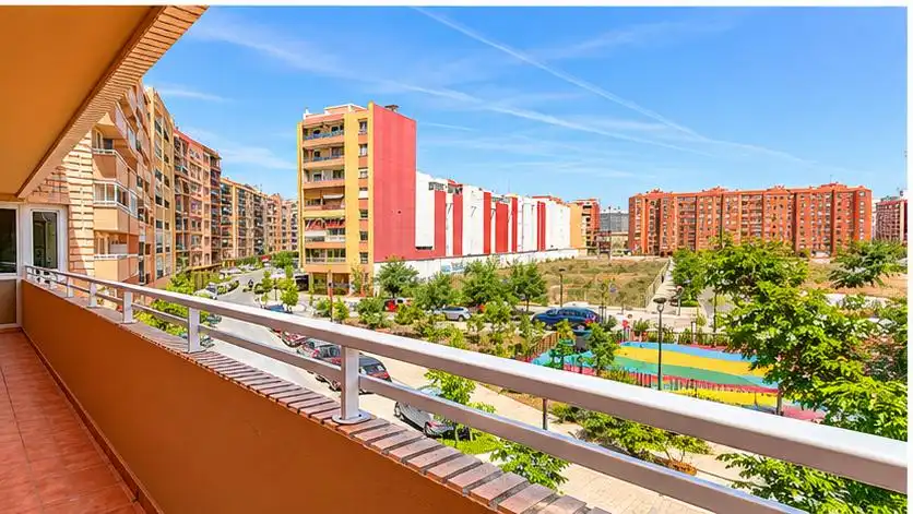Vista exterior de Piso en venta en Valencia con Aire acondicionado, Amueblado y Horno