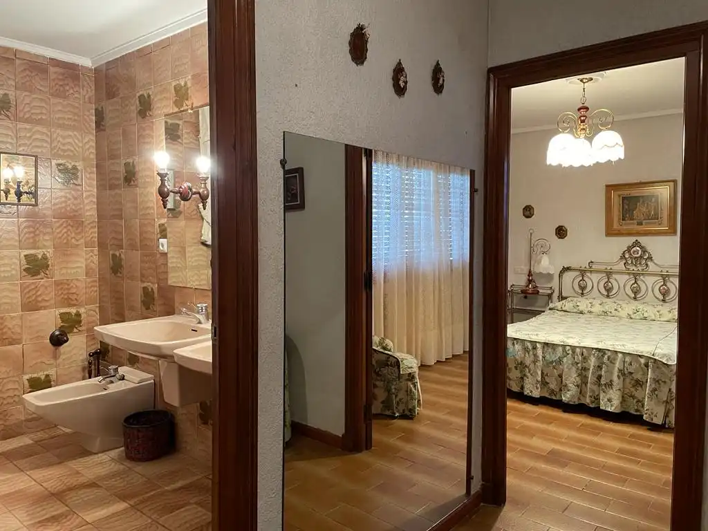 Dormitori de Casa o xalet en venda en Castañares de Rioja amb Calefacció, Jardí privat i Parquet