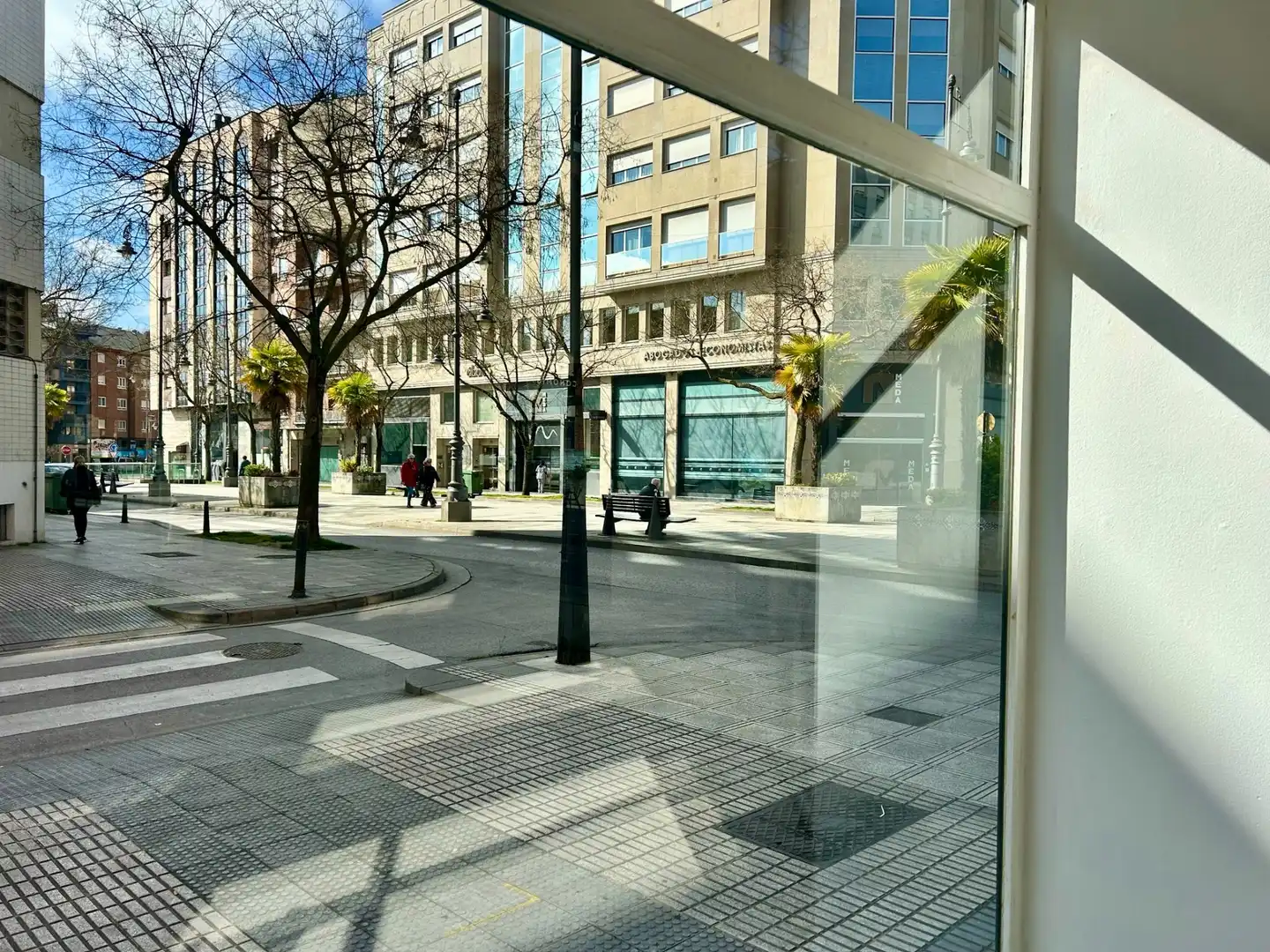 Vista exterior de Local en venda en Ponferrada amb Aire condicionat