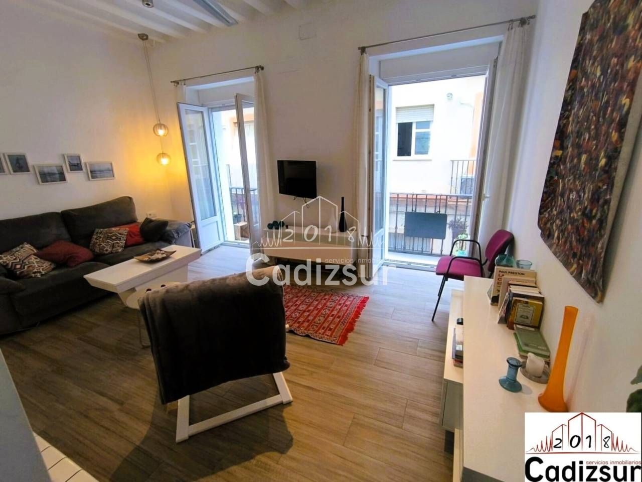 Sala d'estar de Pis en venda en  Cádiz Capital amb Calefacció, Moblat i Balcó