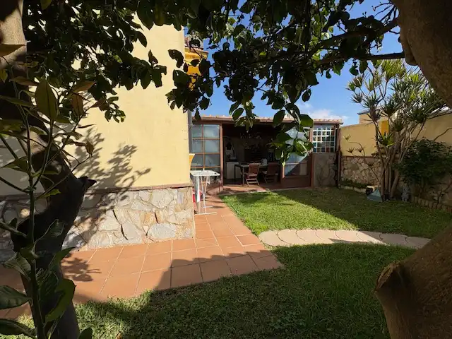 Garden of Detached homes for sale in Algeciras  with Air Conditioner, Private garden and Terrace