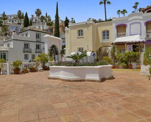 Vista exterior de Casa adosada en venda en Cañada Rosal amb Terrassa i Piscina comunitària