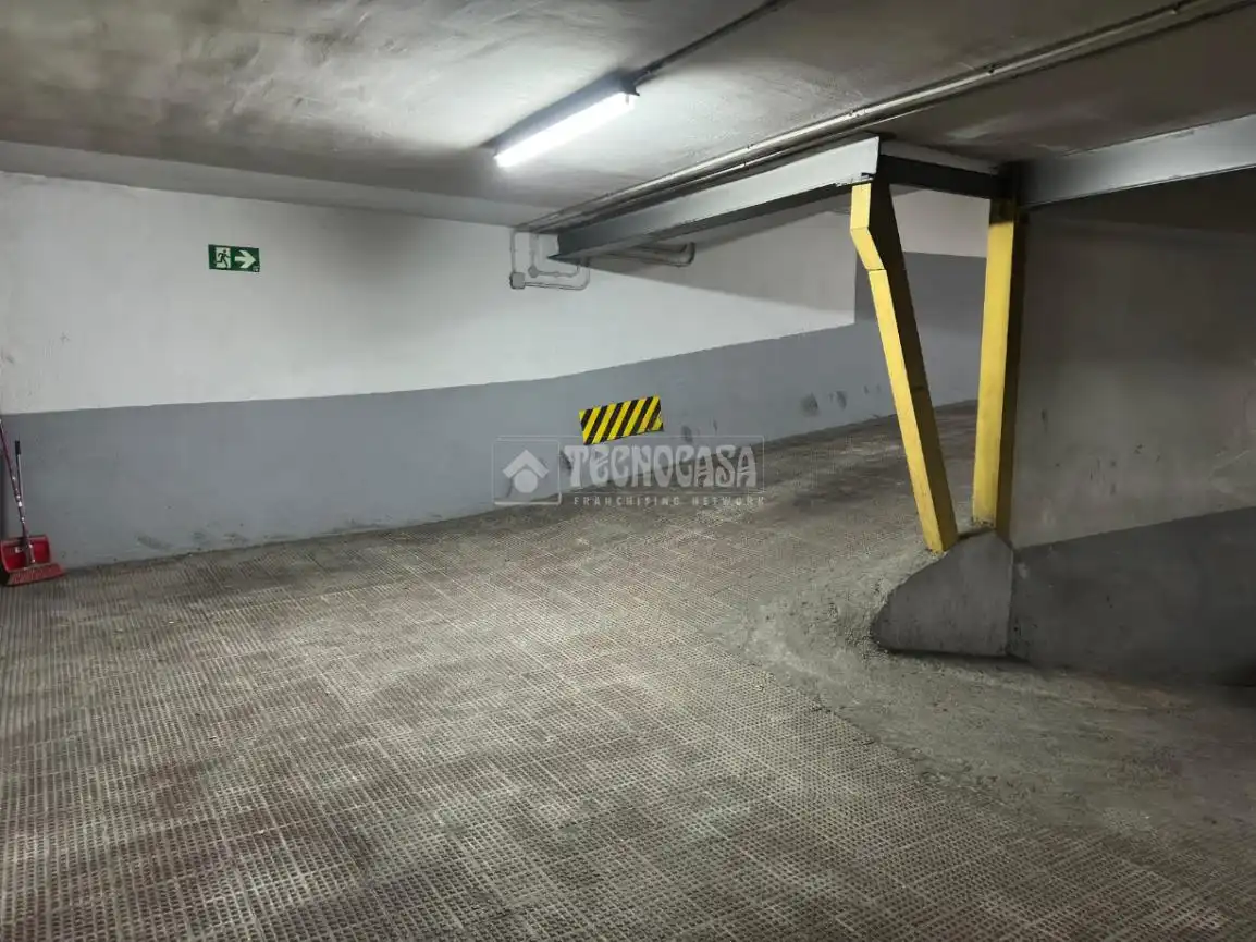 Parkplatz von Garage zum Verkauf in Madrid
