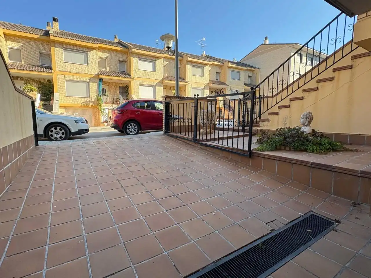 Parking de Casa adosada en venta en Binéfar con Aire acondicionado, Calefacción y Jardín privado