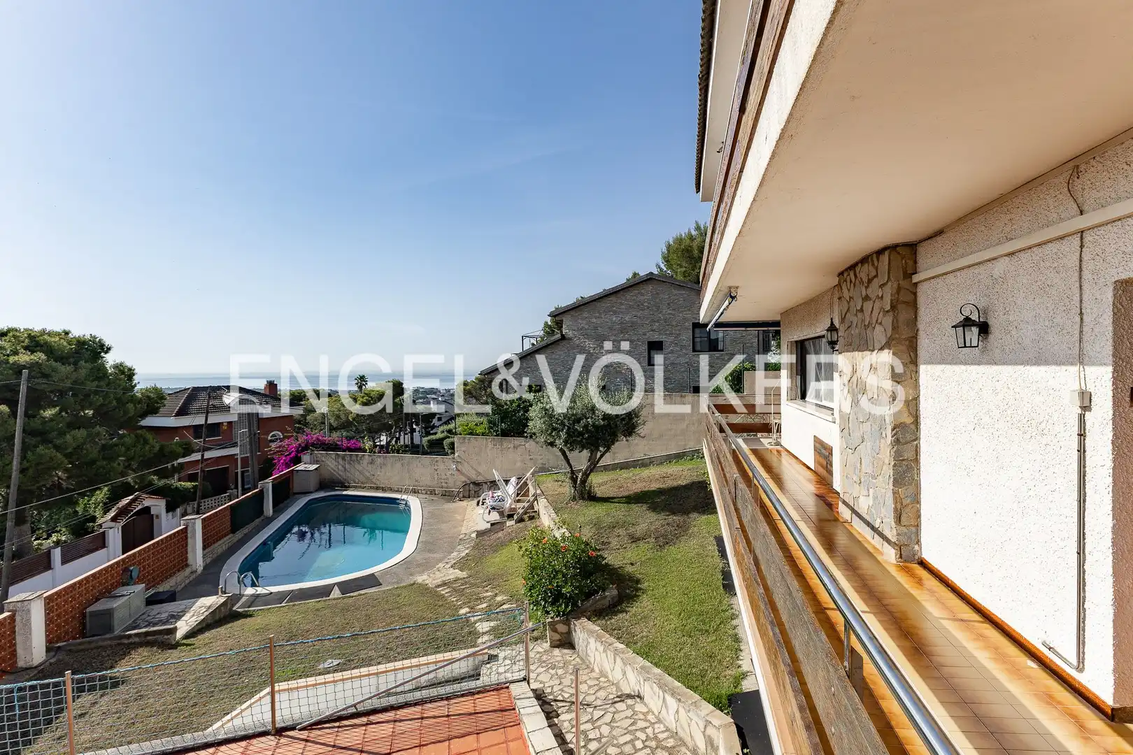 Swimming pool of Houses for sale in Castelldefels  with Air Conditioner, Heating and Private garden