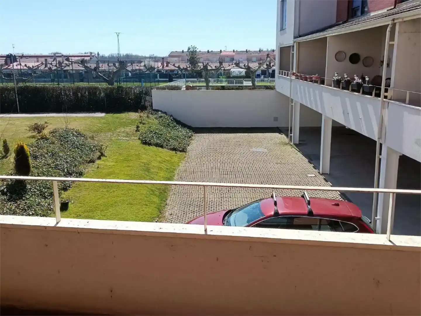 Aparcament de Casa adosada en venda en Valdefresno