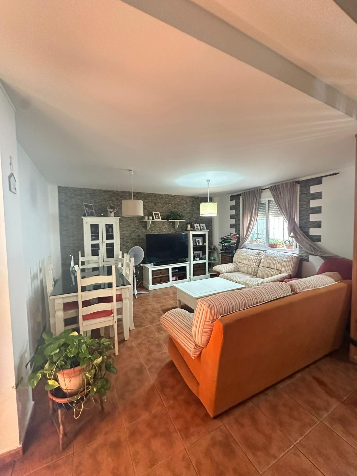 Sala de estar de Casa adosada en venta en La Línea de la Concepción