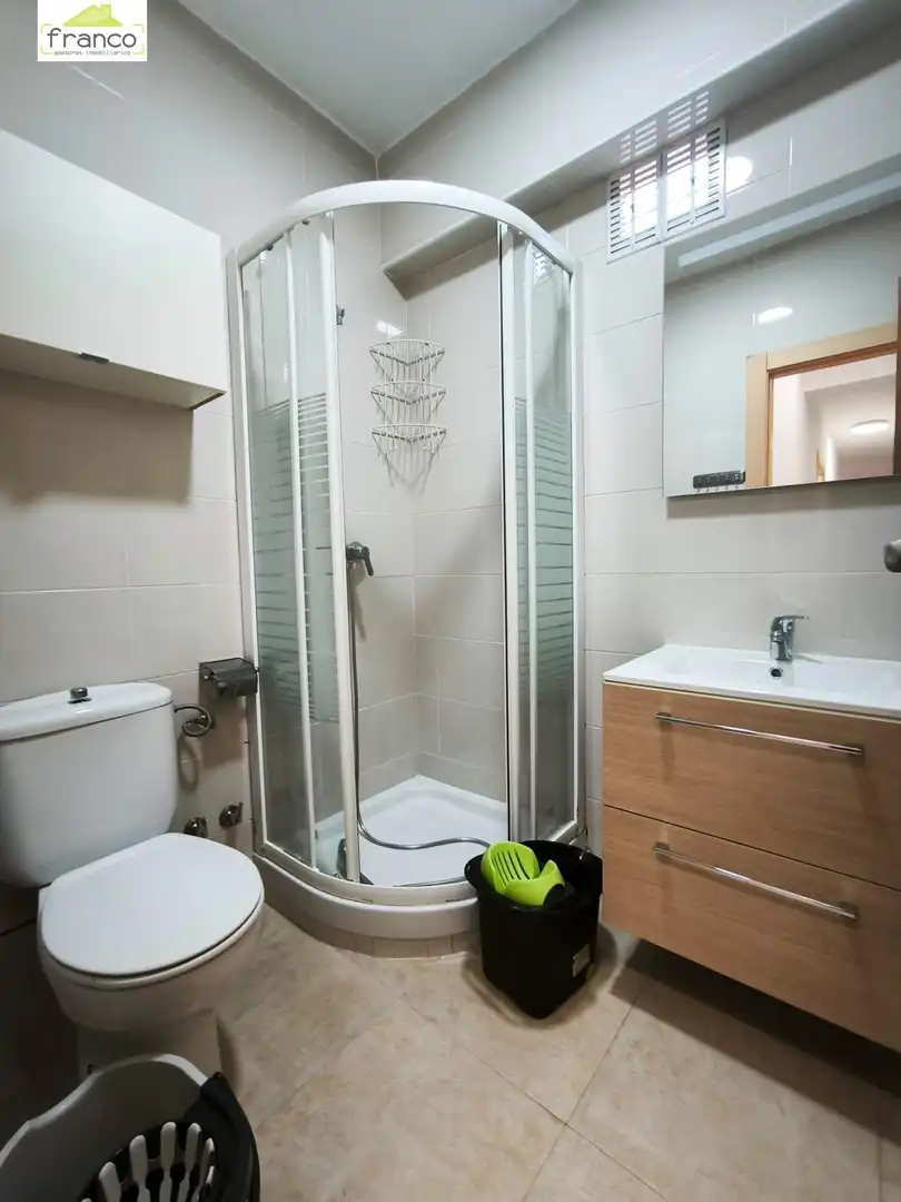 Badezimmer von Wohnung zur Miete in Murcia mit Möbliert