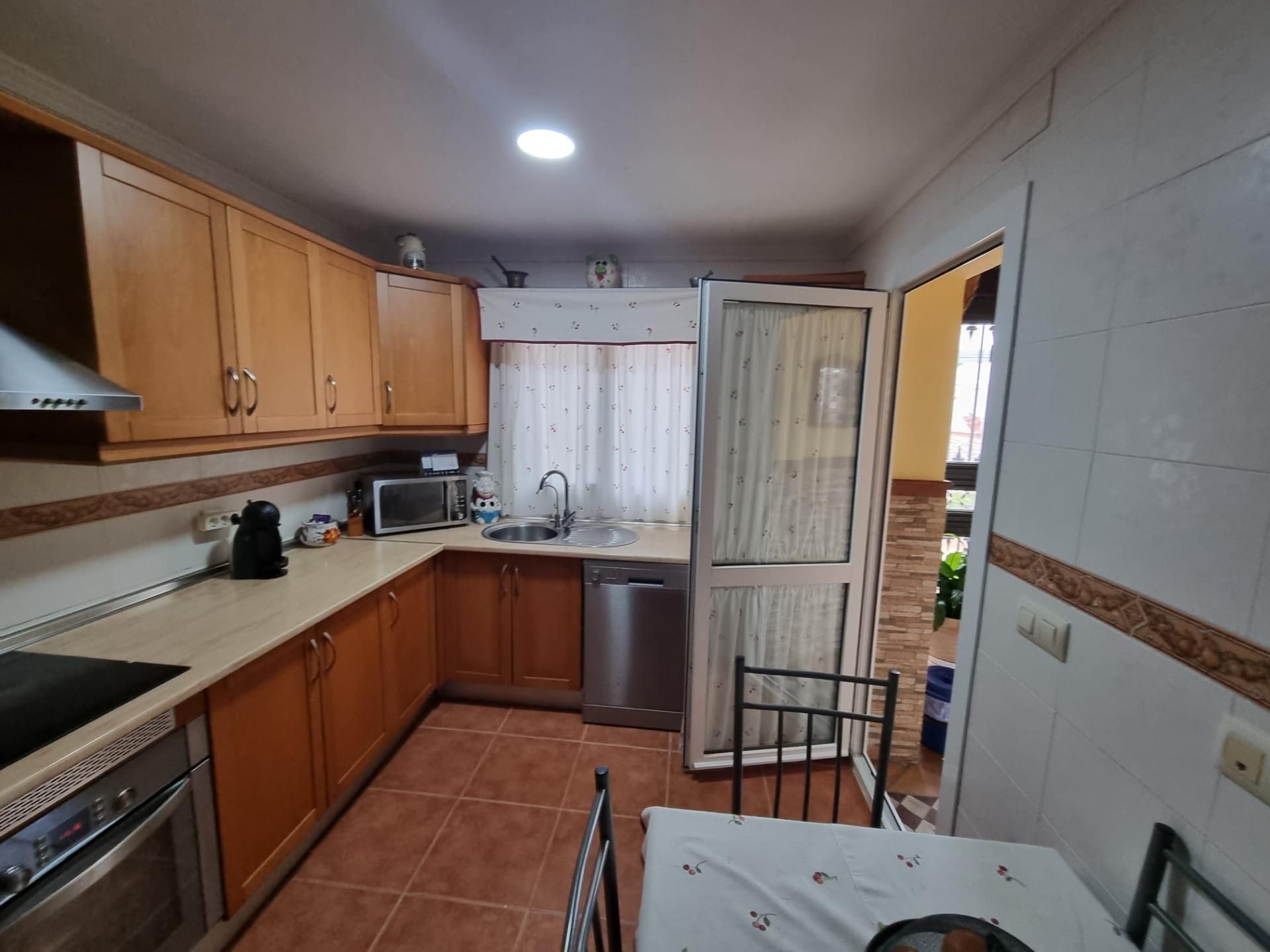 Kitchen of Single-family semi-detached for sale in Algeciras  with Private garden, Storage room and Community pool