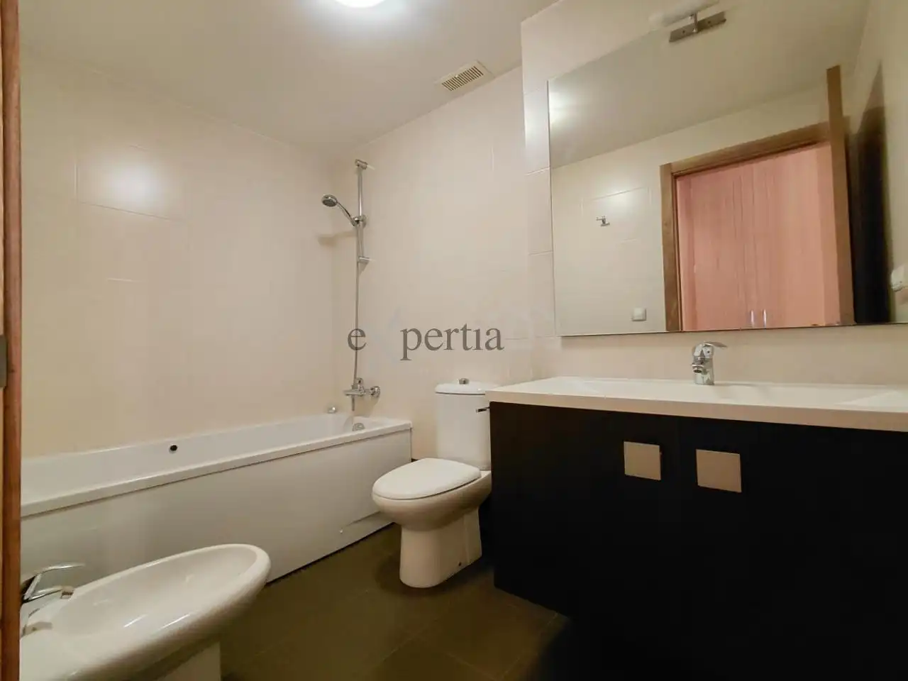 Bathroom of Flat for sale in A Pobra do Caramiñal  with Heating and Storage room