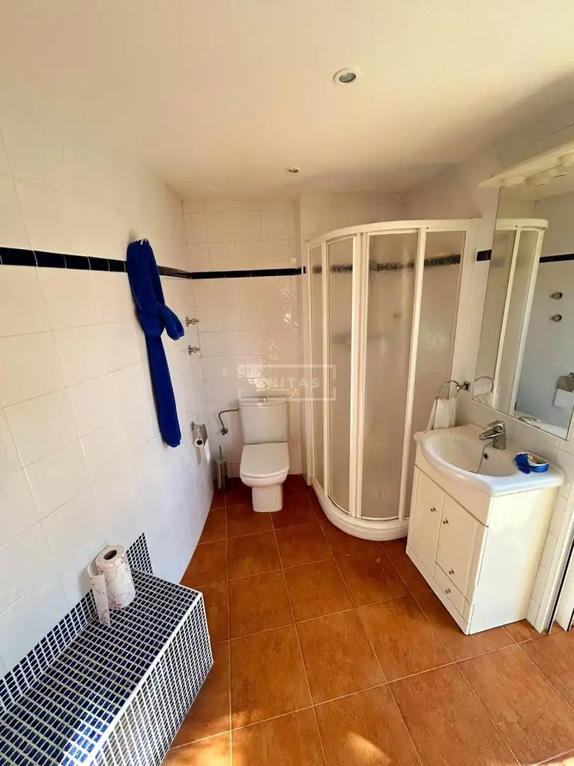 Bany de Casa o xalet en venda en Alicante / Alacant amb Aire condicionat, Jardí privat i Terrassa
