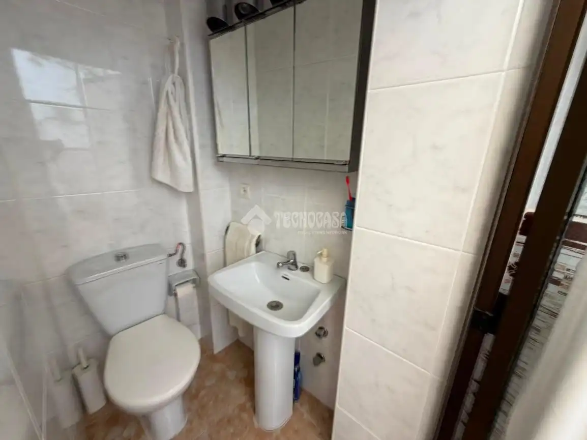 Bany de Pis en venda en Jaén amb Aire condicionat, Terrassa i Moblat