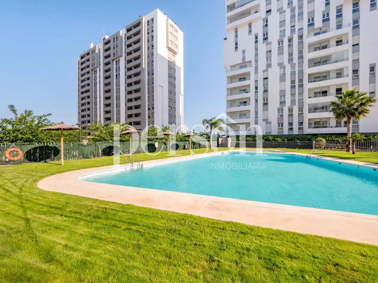 Piscina de Pis en venda en Valencia amb Aire condicionat, Calefacció i Terrassa