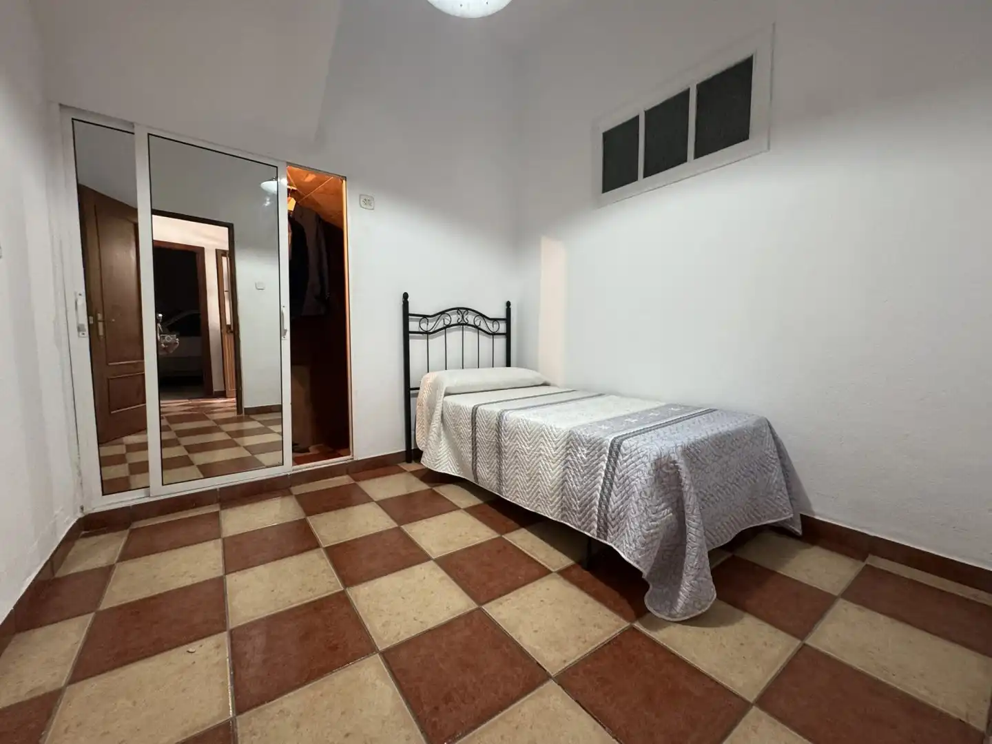 Schlafzimmer von Erdgeschoss zum Verkauf in Chipiona