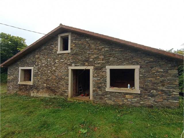 Casa-chalet en Venta en Abegondo
