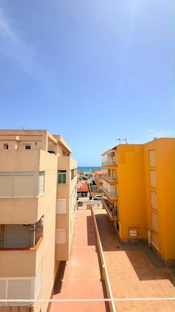 Vista exterior de Ático en venta en Torrevieja con Aire acondicionado, Terraza y Amueblado