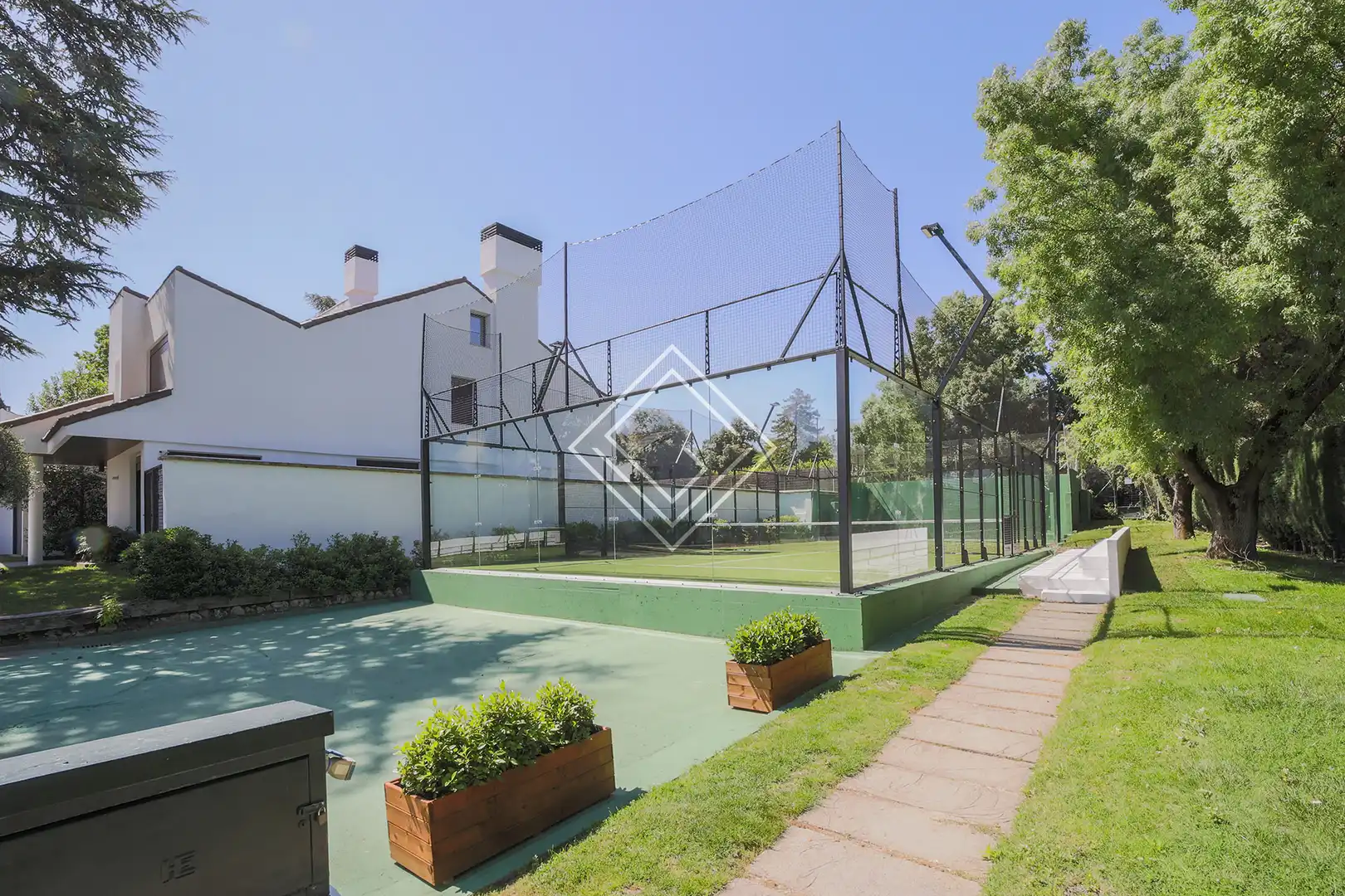 Garten von Einfamilien-Reihenhaus zum Verkauf in La Moraleja mit Klimaanlage, Heizung und Privatgarten