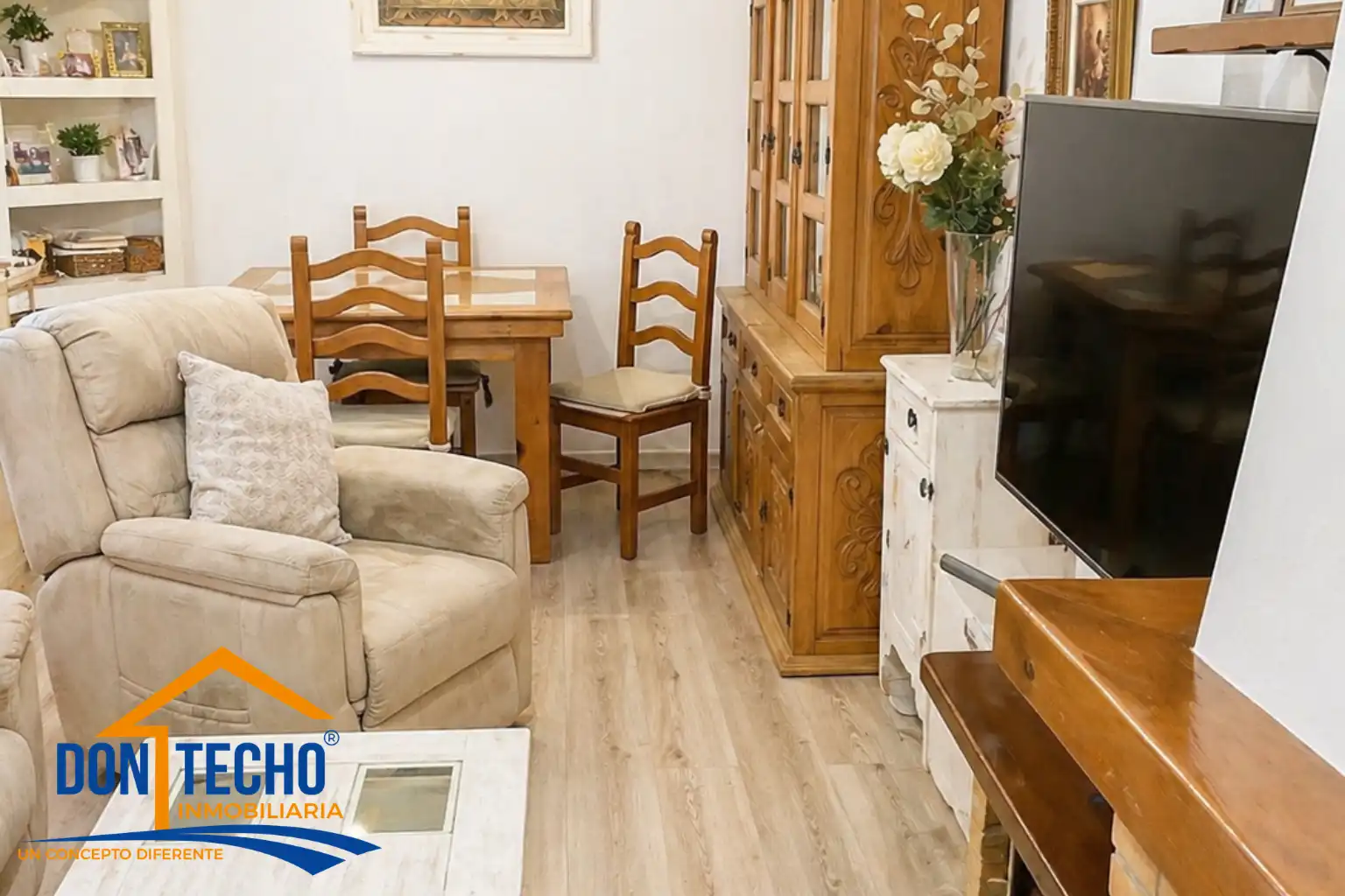 Casa adosada en venta en Calle Caruso, Distrito Zeta - Recinto Ferial Cortijo de Torres