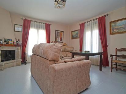 Living room of Single-family semi-detached for sale in Ronda  with Terrace