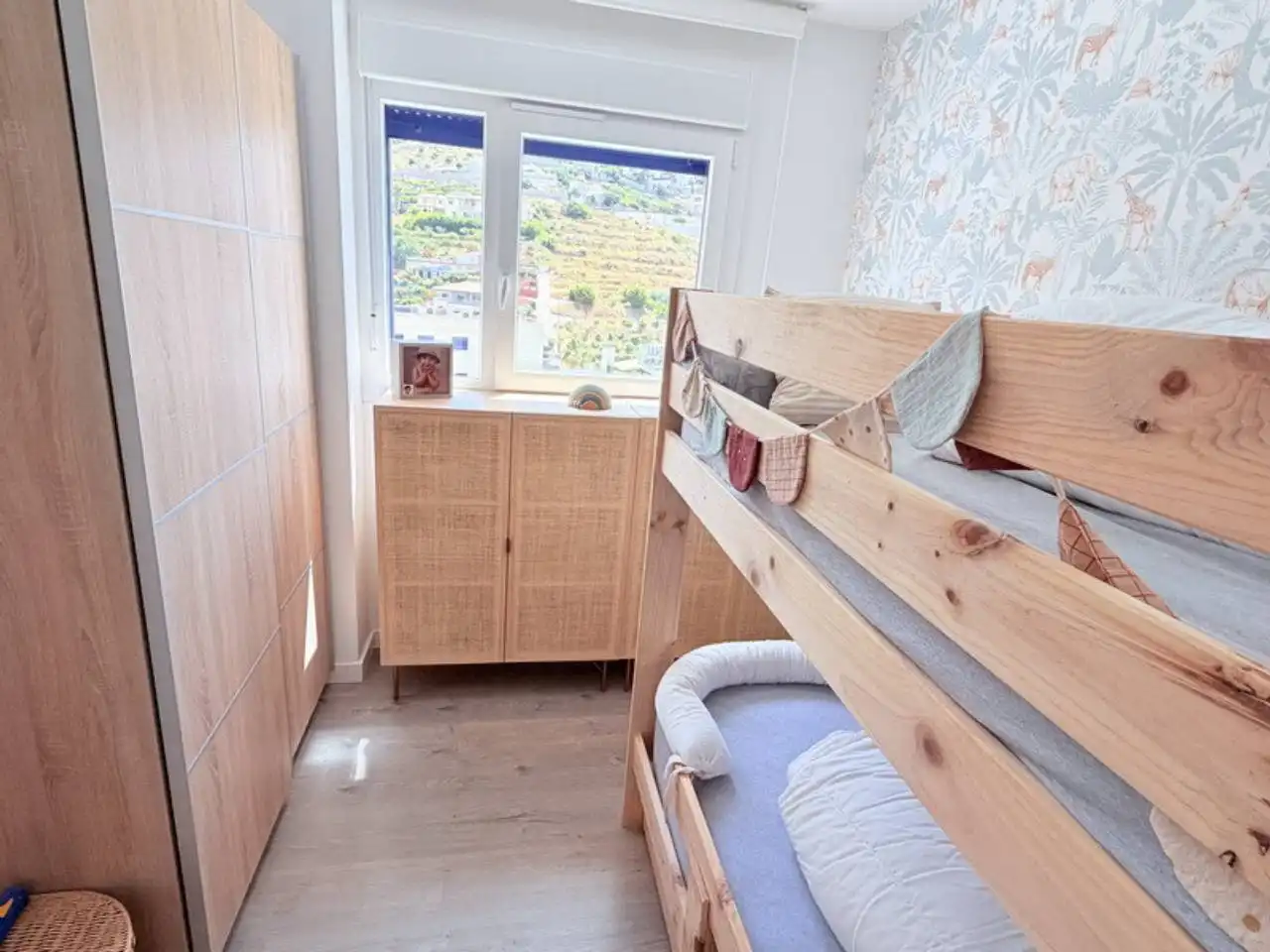 Habitación de Apartamento de alquiler en Almuñécar con Terraza y Piscina comunitaria