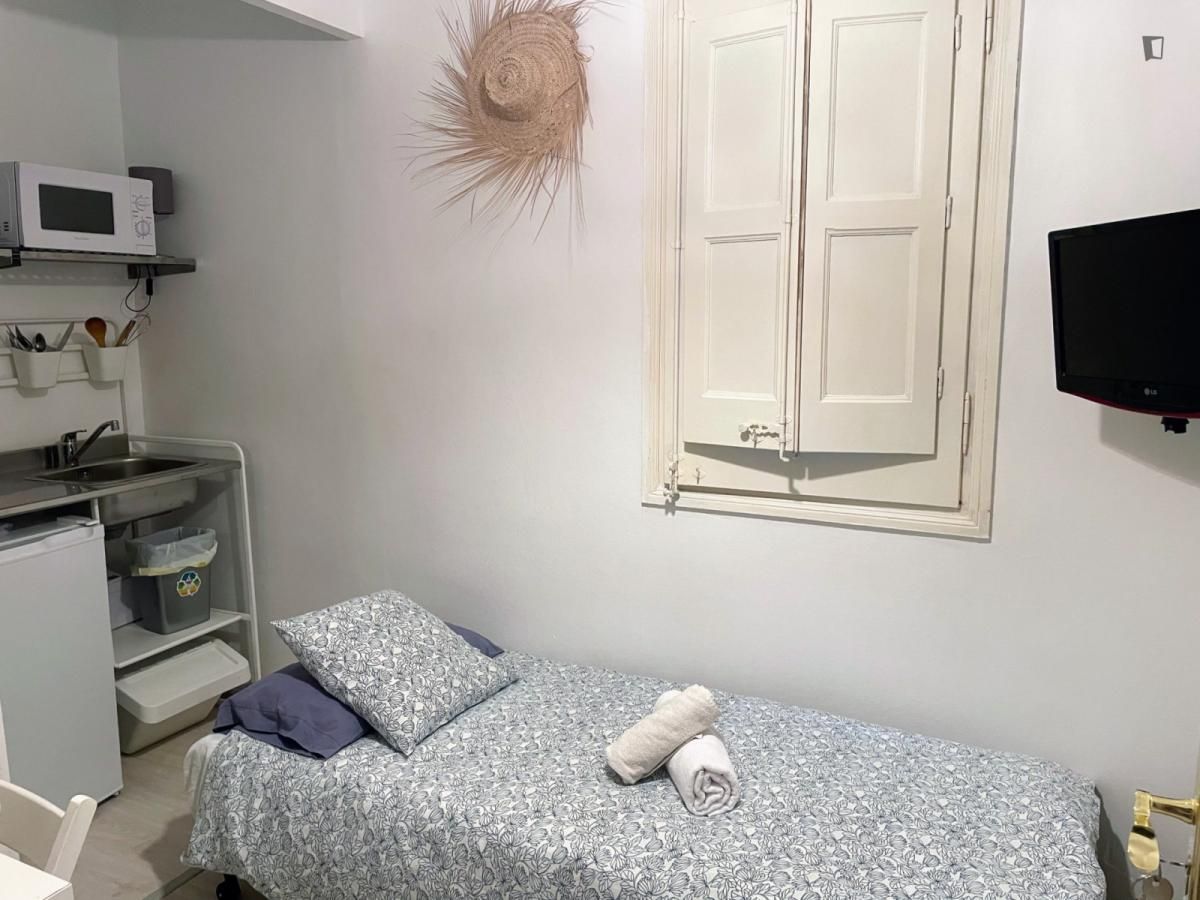 Dormitori de Estudi de lloguer en  Barcelona Capital amb Moblat, Microones i Internet