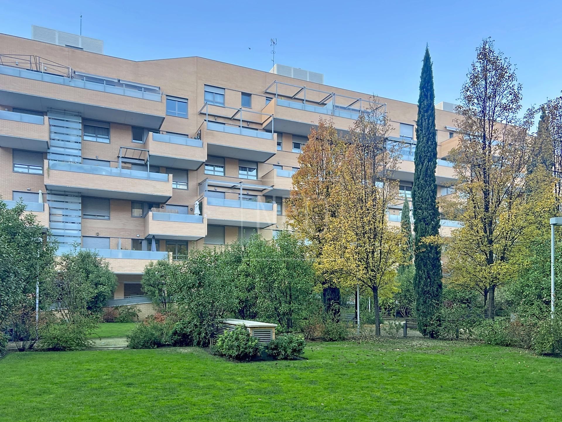 Vista exterior de Pis en venda en  Madrid Capital amb Aire condicionat, Calefacció i Jardí privat