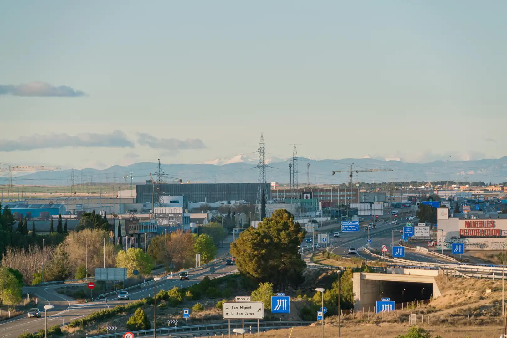 Vista exterior de Edifici en venda en Zaragoza
