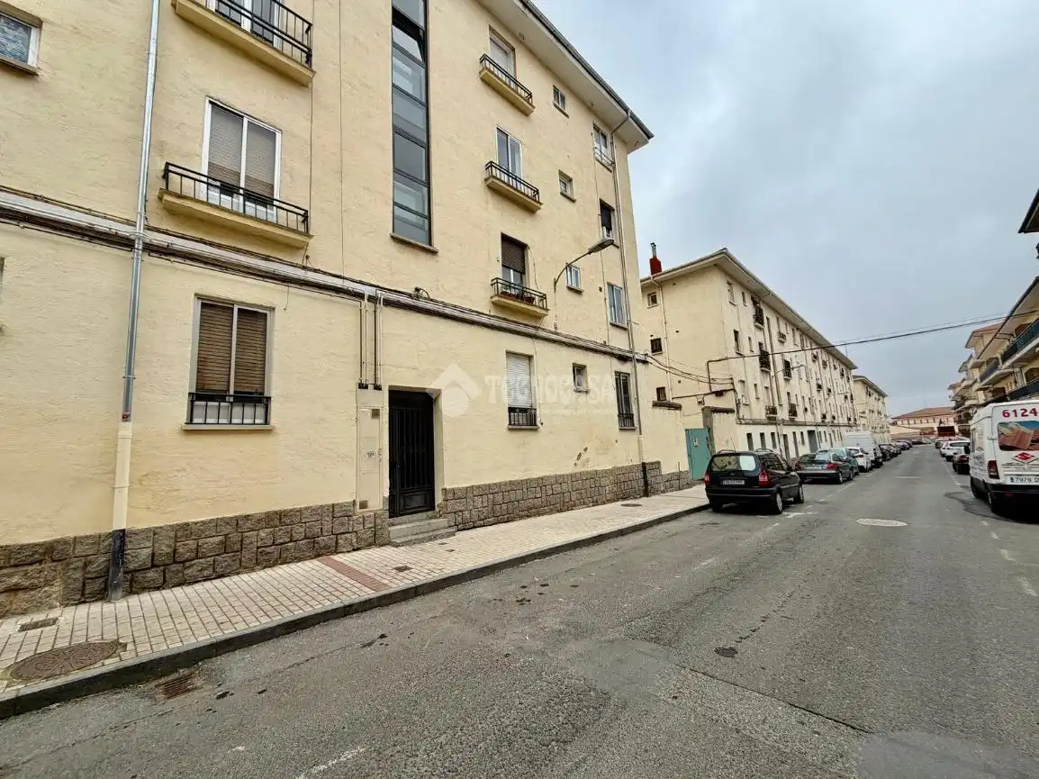 Vista exterior de Pis en venda en Ávila amb Calefacció i Parquet