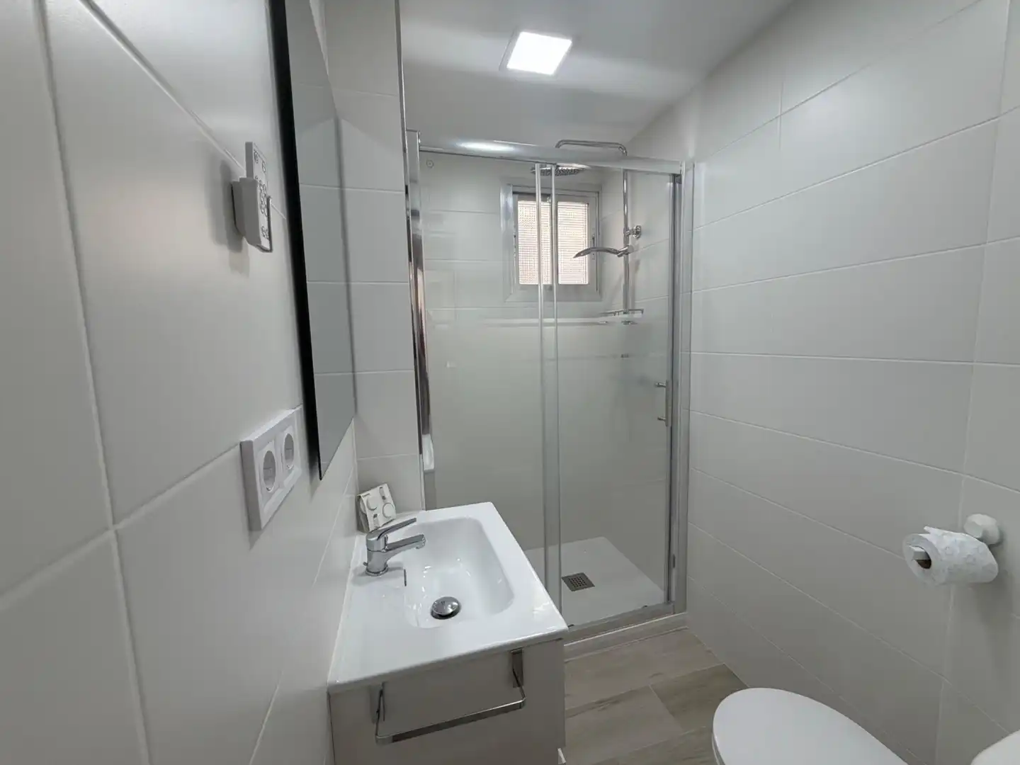 Bathroom of Flat for rent in Leganés  with Air Conditioner and Heating