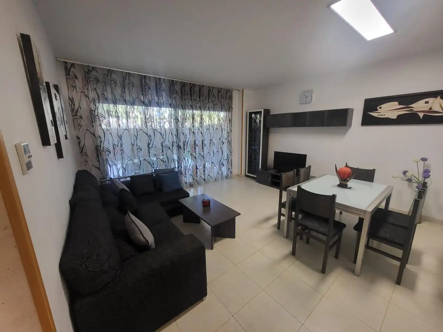 Wohnzimmer von Erdgeschoss zum Verkauf in Salou mit Klimaanlage, Heizung und Terrasse