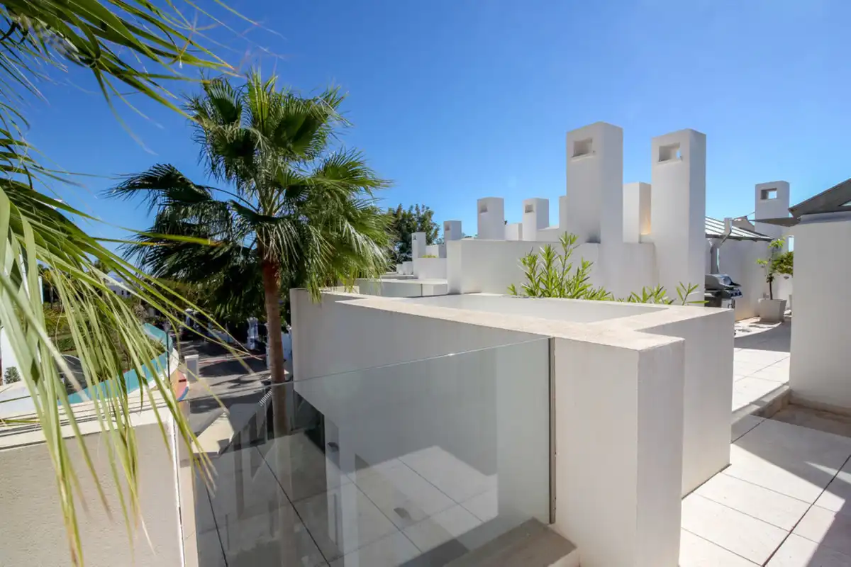 Terrassa de Casa adosada de lloguer en Marbella amb Aire condicionat, Terrassa i Piscina