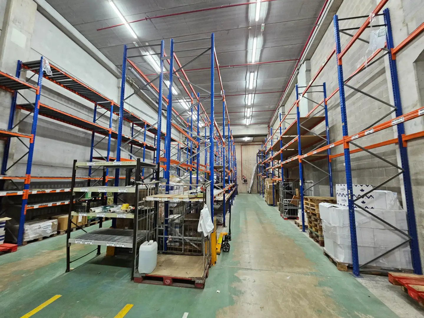 Fabrikhallen zur Miete in Badalona