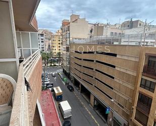 Vista exterior de Apartament en venda en Alicante / Alacant amb Terrassa i Balcó