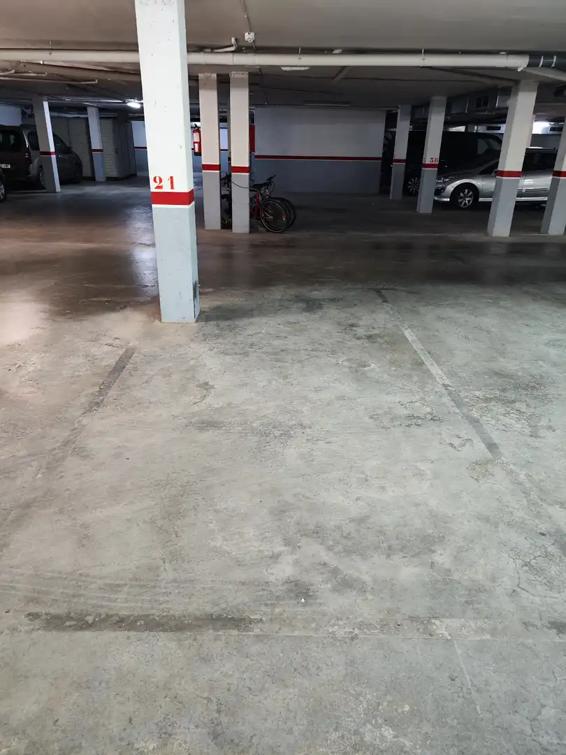Garaje de alquiler en Passeig de Miramar, 146, Barri Marítim