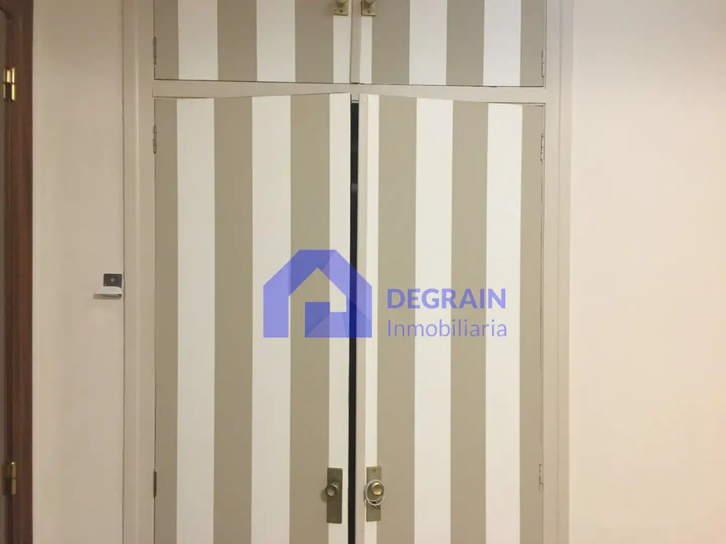 Vista exterior de Piso de alquiler en Oviedo  con Calefacción y Balcón