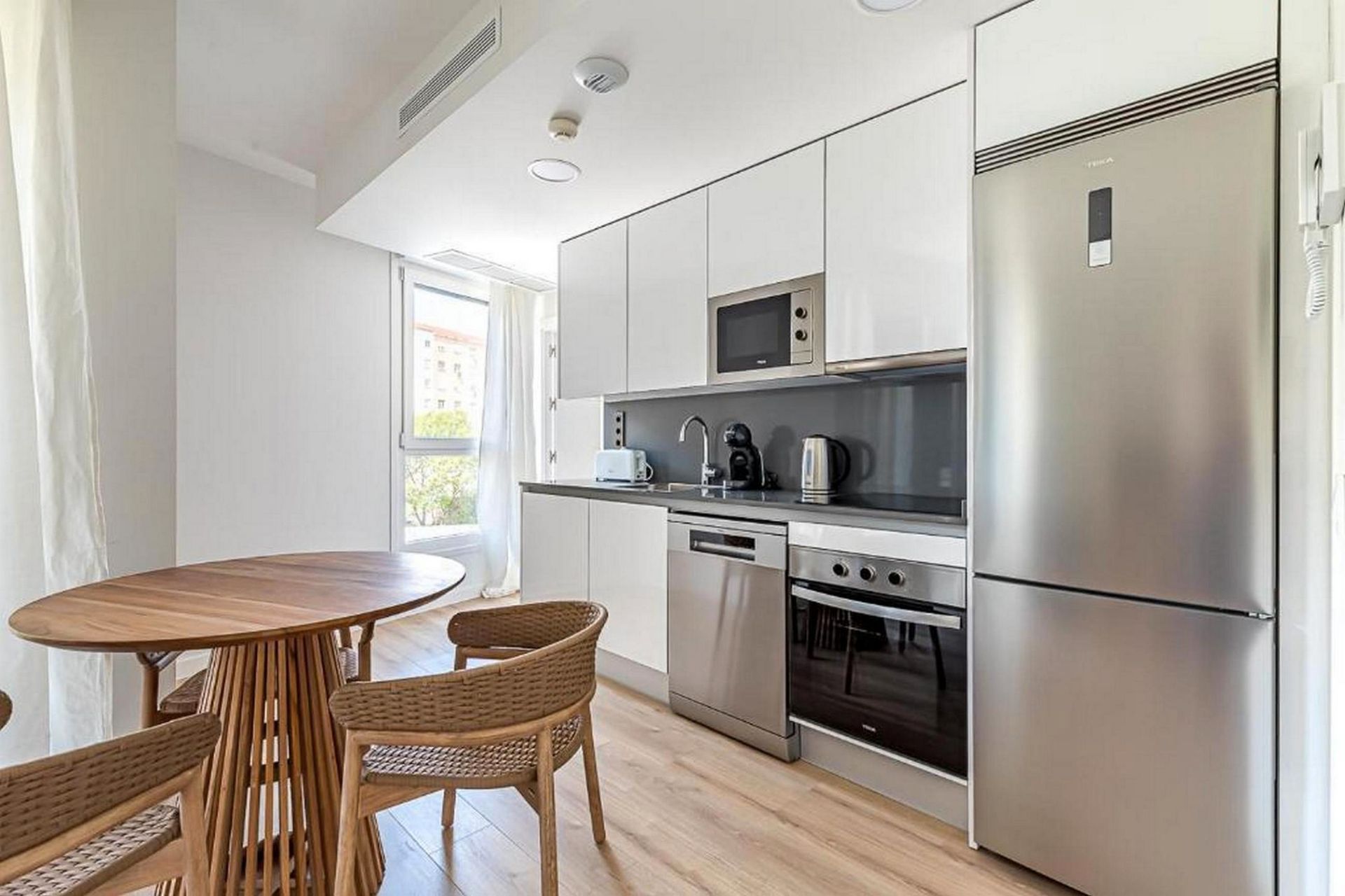 Kitchen of Flat to rent in  Madrid Capital  with Air Conditioner, Heating and Furnished