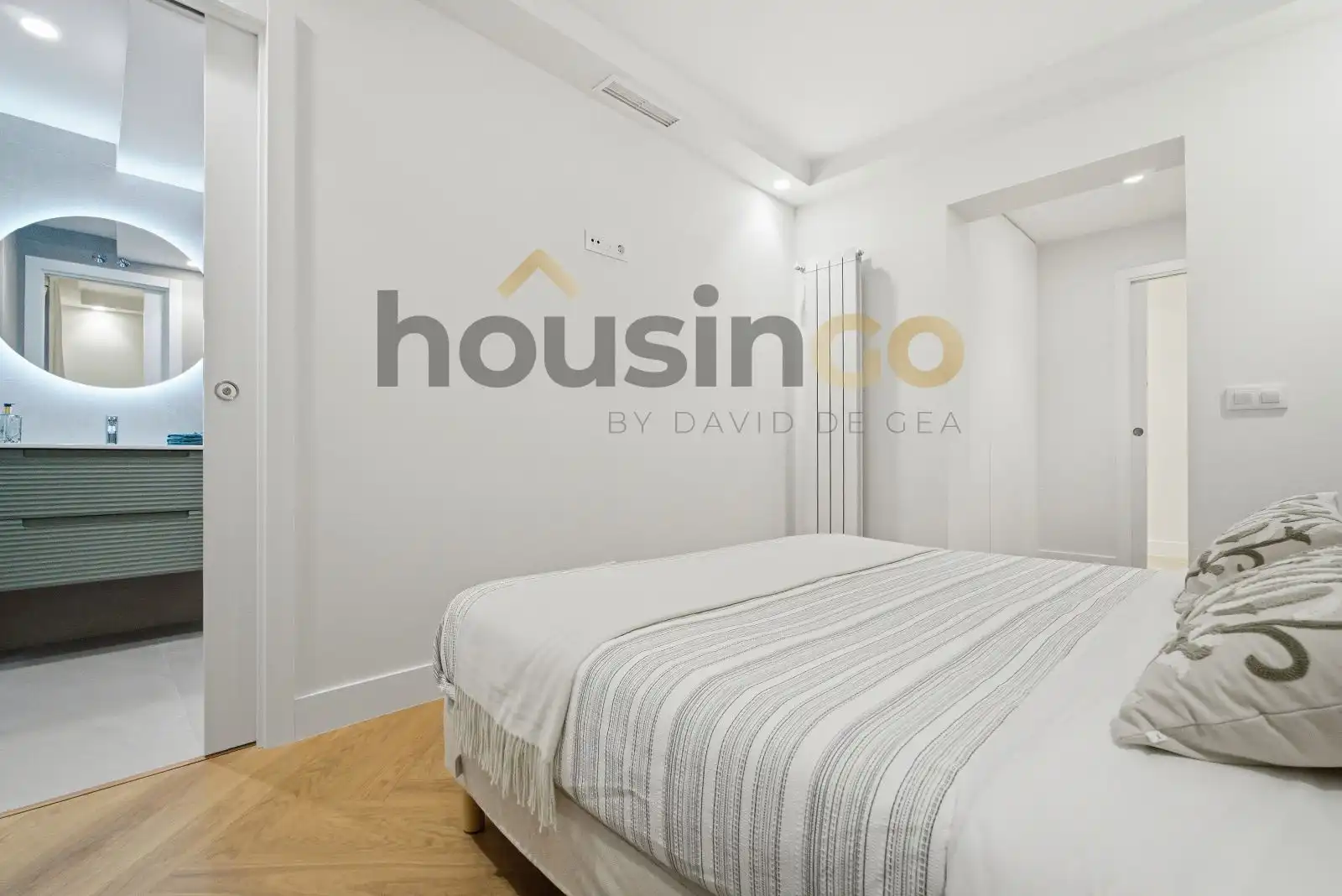 Bedroom of Flat for sale in Madrid  with Air Conditioner, Heating and Parquet flooring