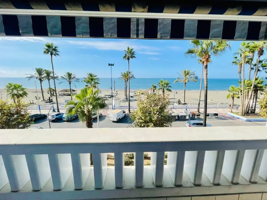 Außenansicht von Wohnung zum Verkauf in Torrox mit Klimaanlage, Terrasse und Möbliert