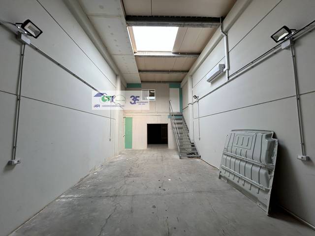 Nave industrial en Alquiler en CALLE DEL ROMERO en Cartuja Baja