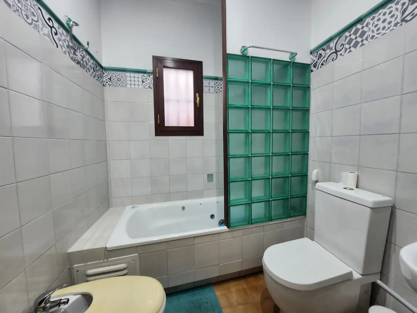 Badezimmer von Haus oder Chalet zum Verkauf in Alcalá de Guadaira mit Klimaanlage, Terrasse und Abstellraum