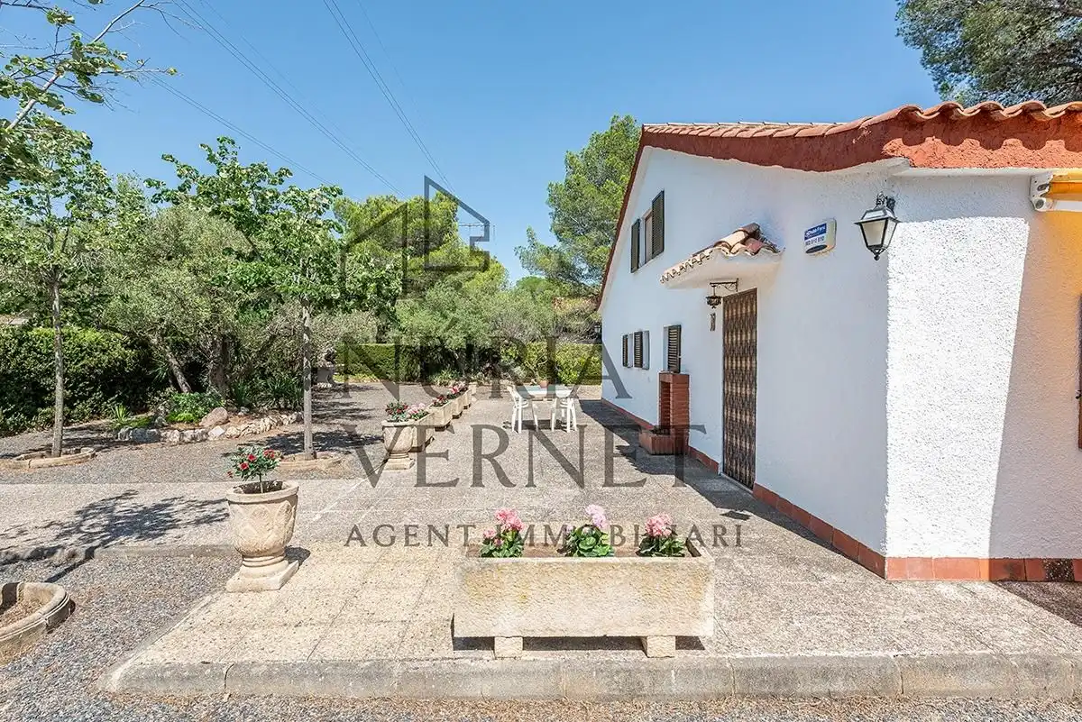 Vista exterior de Finca rústica en venda en Les Borges del Camp amb Piscina comunitària