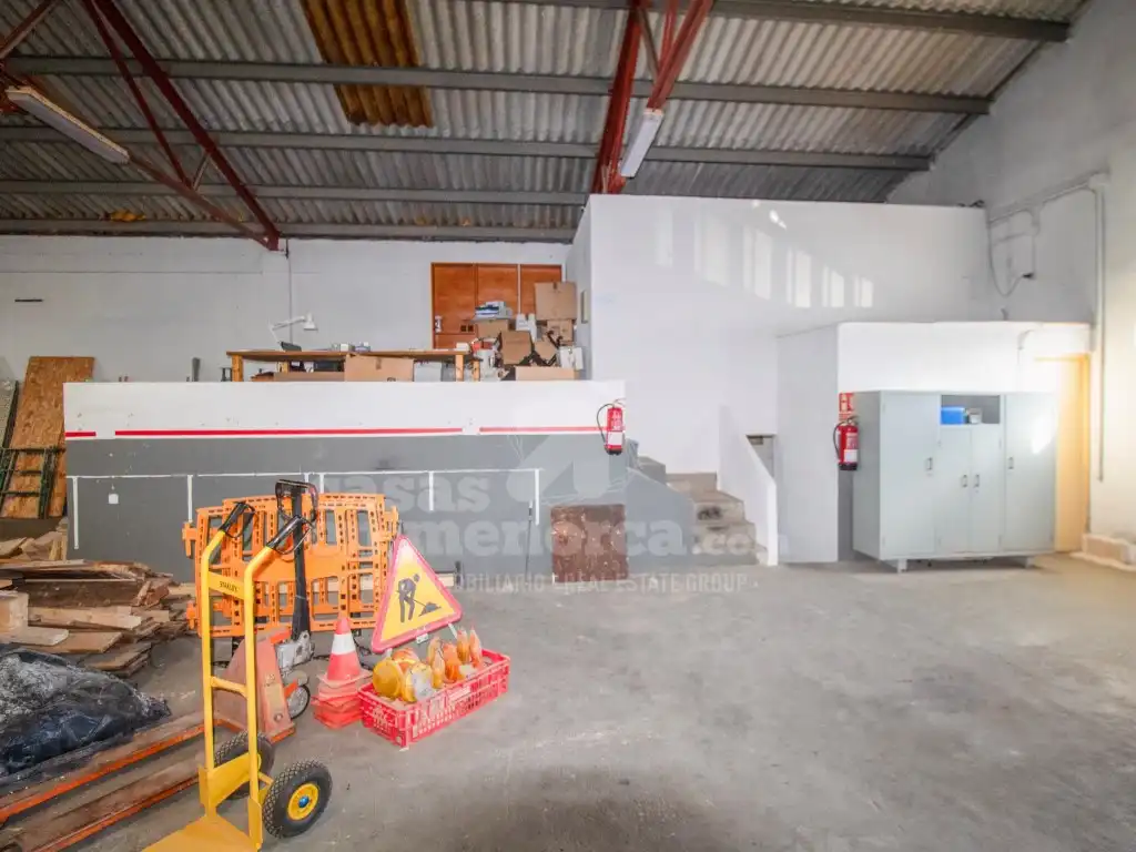 Nau industrial en venda en Es Castell