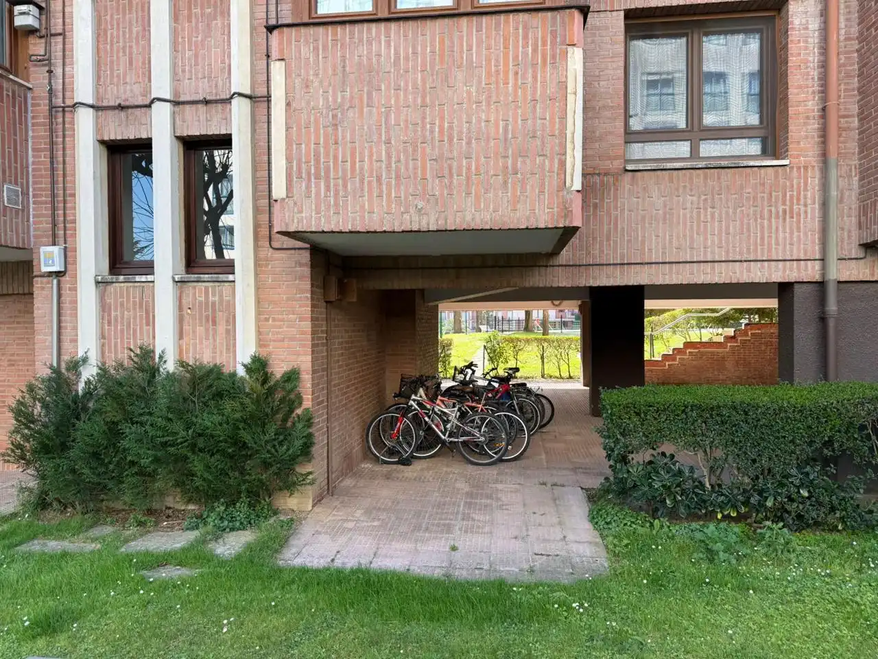 Aparcament de Pis en venda en Castro-Urdiales amb Calefacció, Parquet i Terrassa